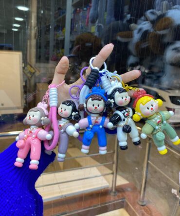 Cute Girl ميدالية